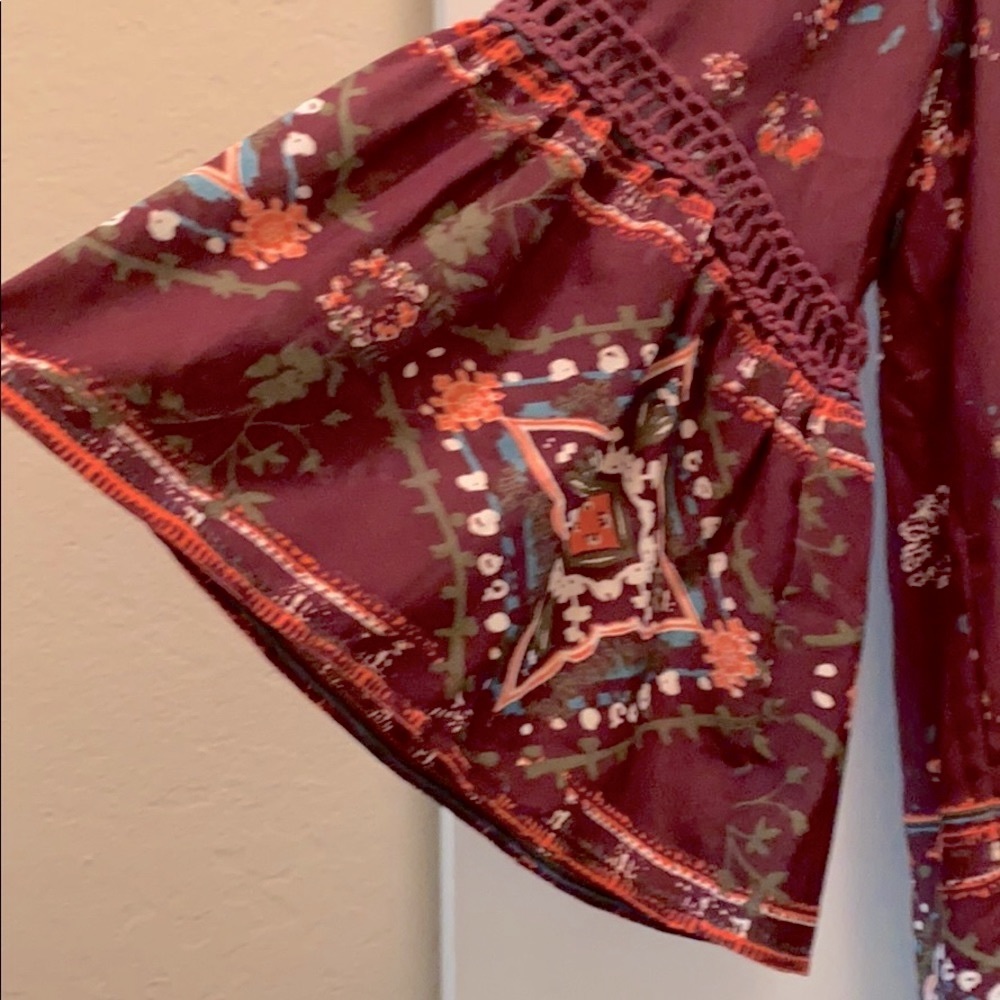 ✨Knox Rose bell sleeve top - Picture 3 of 4